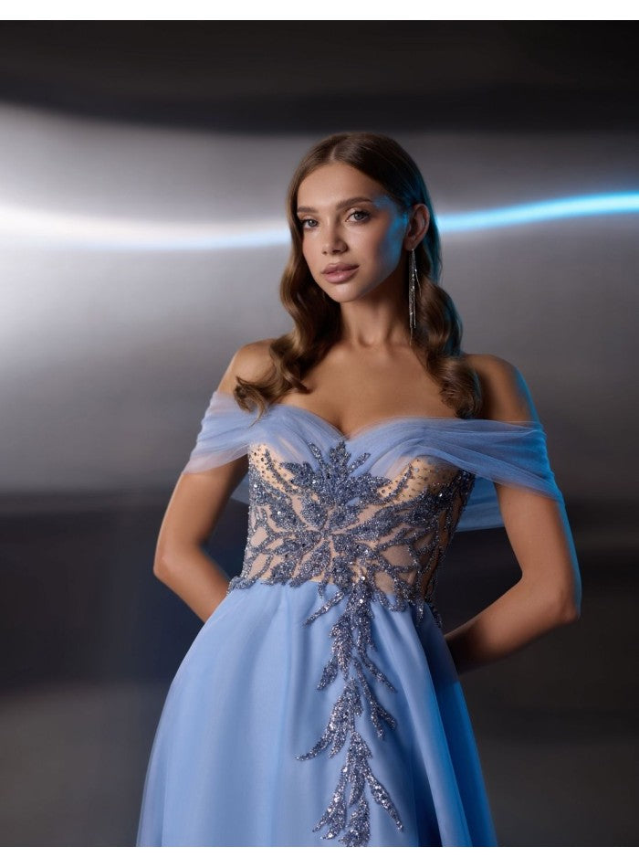 Vestido largo de fiesta con escote bandeau y cuerpo de pedrería