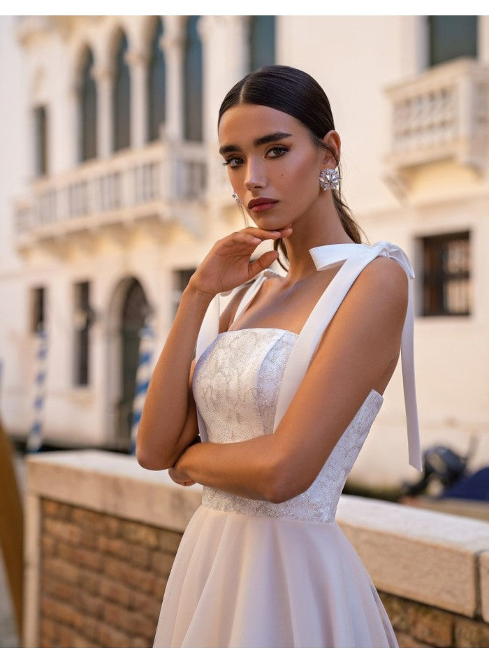 Vestido de fiesta midi con tirantes lazo y falda de tul