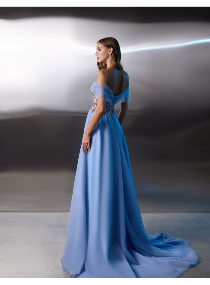Vestido largo de fiesta con escote bandeau y cuerpo de pedrería